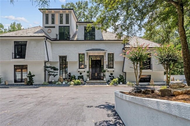 3946 Paces Ferry Rd NW