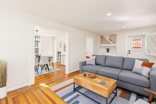 Building Photo - 640 Martense Ave