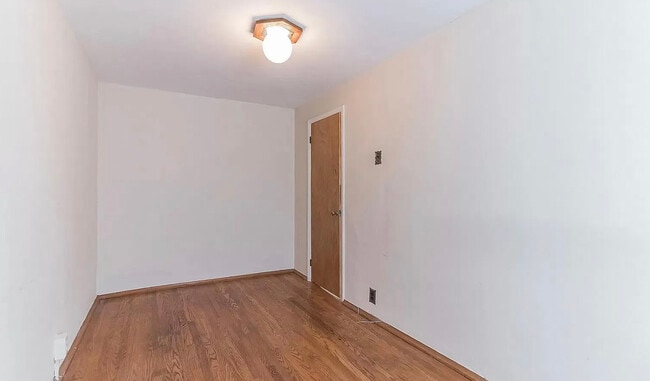 Photo - 160 Roxborough Ave