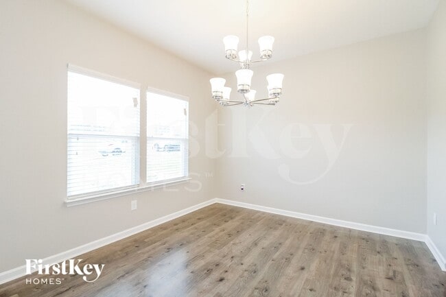 Photo - 1307 Red Deer Dr
