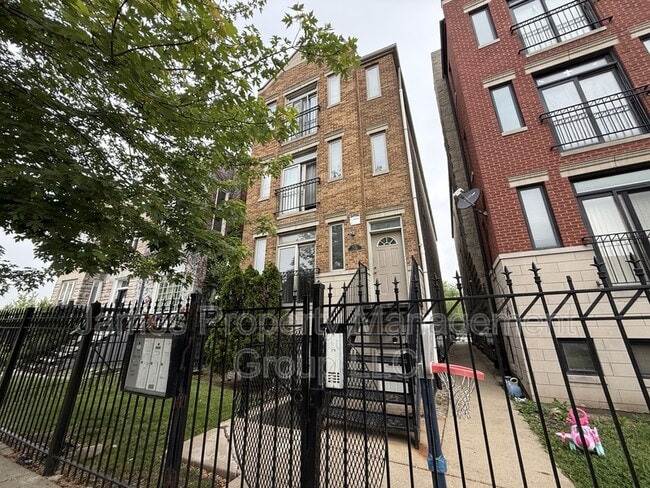 Photo - 3112 W Monroe St Unit 1