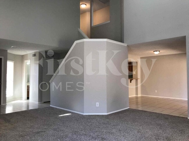 526 E Topeka Dr