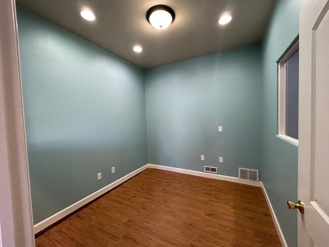 Photo - Fully Upgraded Four Bedroom!