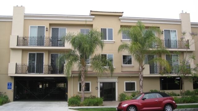 Photo - 5422 Hermitage Ave Apartments Unit 204