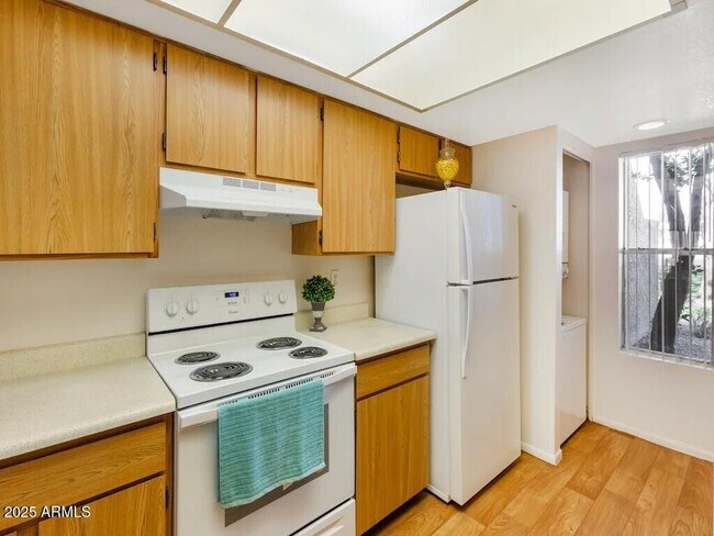 Photo - 164 N 74th St Unidad 2D