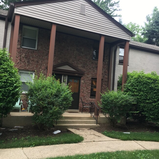 Front entrance. - 189 Newman St Unit 189 Newman St. Metuchen