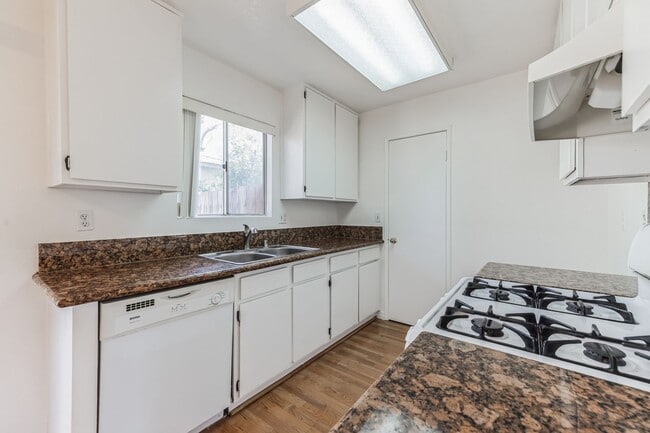 Building Photo - 74624 Driftwood Dr Unit 4
