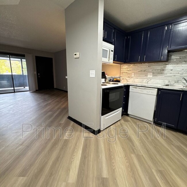 Building Photo - 1121 N 28th St