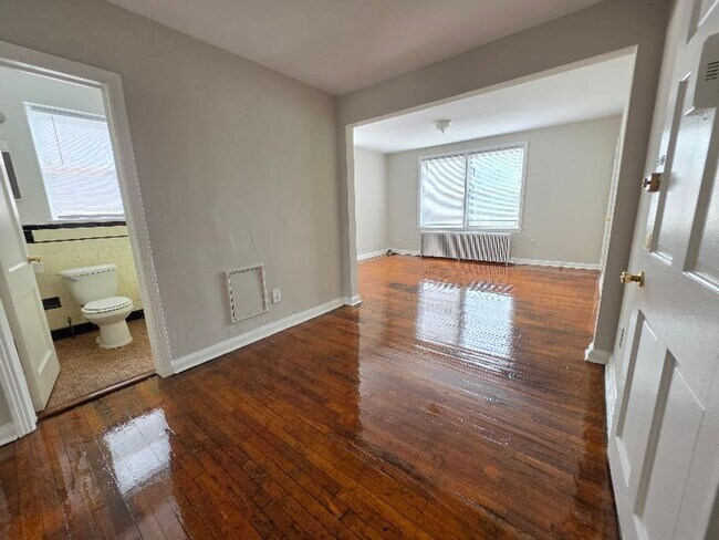 Building Photo - 3202 East Capitol St NE Unit C