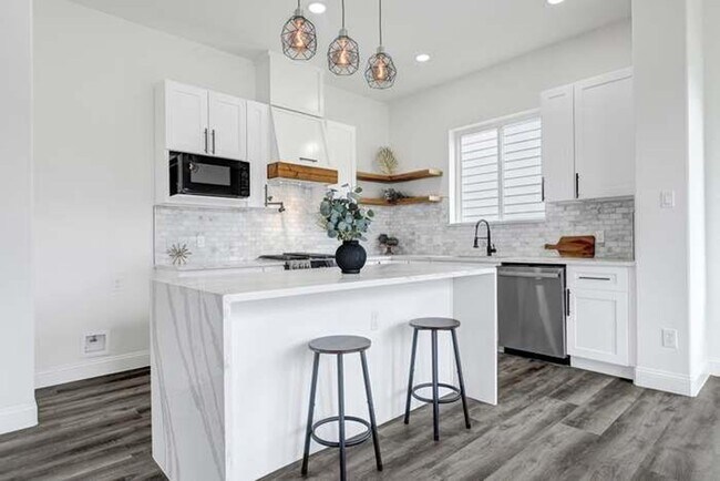 Photo - 2104 Bringhurst St