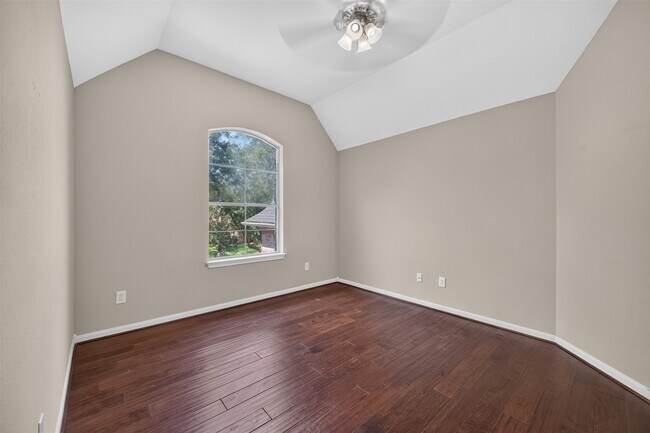 Photo - 21327 Pennshore Ln
