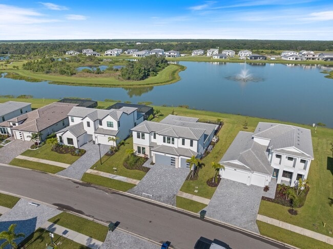 2609 Waterfront Cir