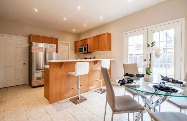 Photo - 61 Livingston Rd Unit 3-Bed Plus Den