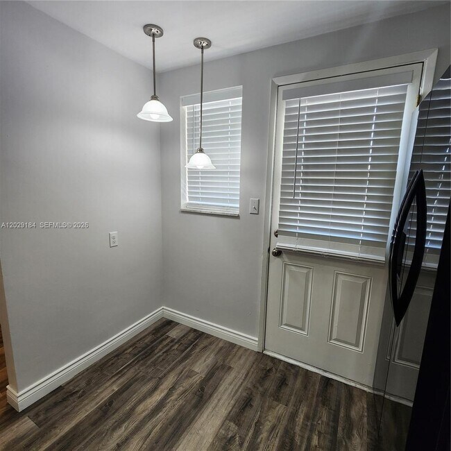 Photo - 900 NE 12th Ave Unit 406