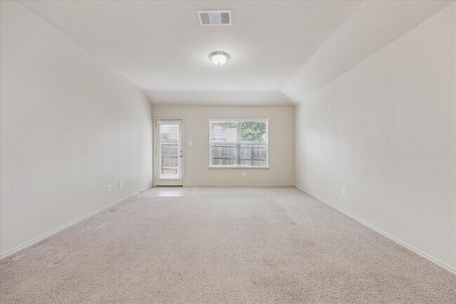 Photo - 181 Lake Gln