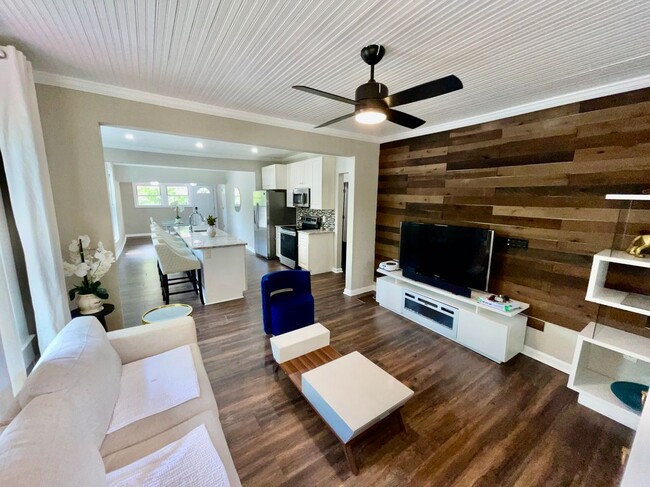 Photo - 264 Wellington St SW