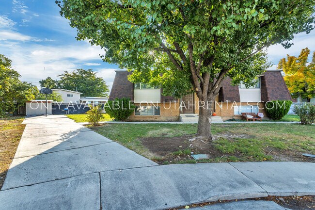 32 E 925 N St