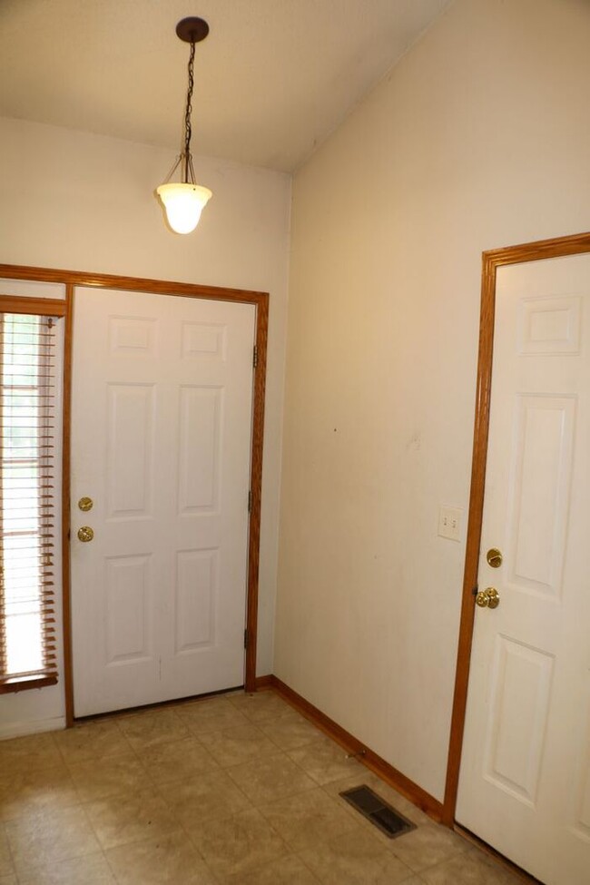 $2,050 | 4 Bedroom, 2 Bathroom Town Home |... - $2,050 | 4 Bedroom, 2 Bathroom Town Home |...