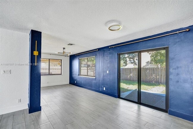 Photo - 8105 SW 10th St