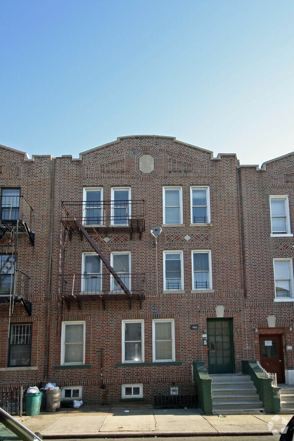 Photo - 1565 Lincoln Pl Apartments