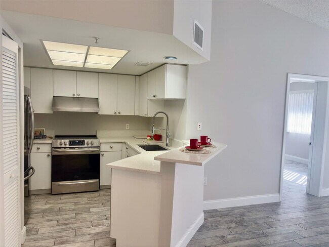 Photo - 2119 SE 10th Ave Unit 910