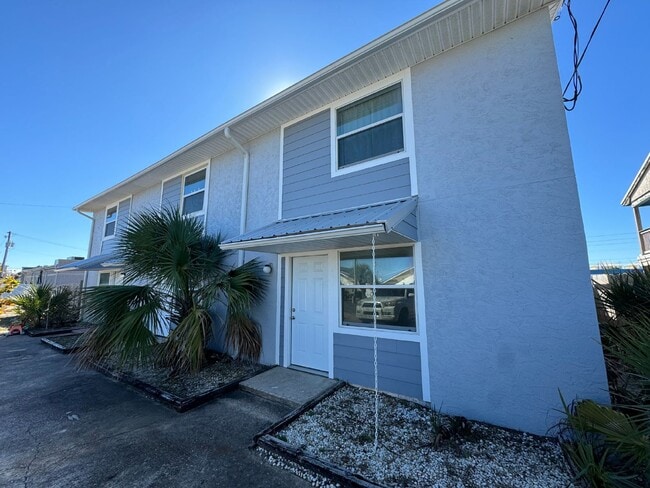Photo - "Coastal Comfort Awaits: Charming 2-Bed Retreat on Beach Drive, Panama City Beach!" Unit C