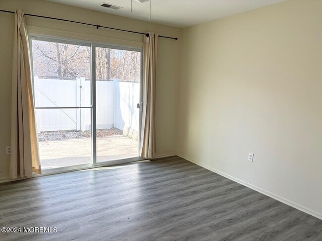 Photo - 504 Crawford St