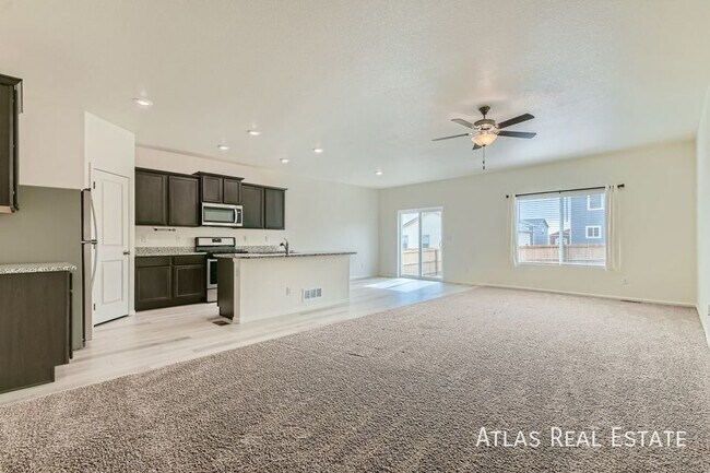 Photo - 987 Cascade Falls St