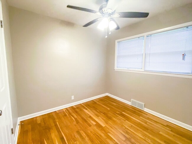 Photo - 1007 W Badger Rd