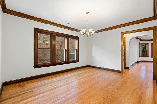 Building Photo - 5851 N Virginia Ave Unit 2 Rental