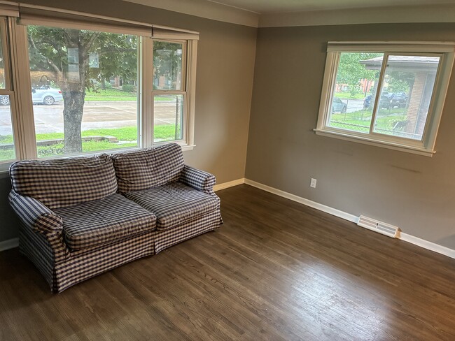 Photo - 1832-1834 Ulysses