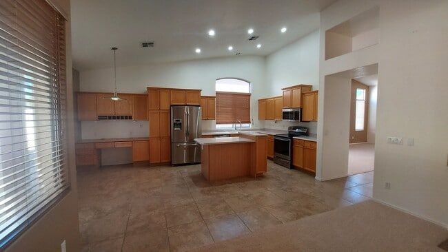 Photo - GORGEOUS FORMER MODEL!