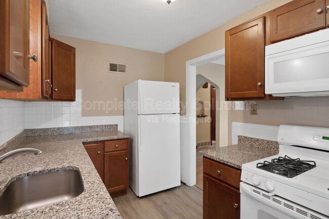 Photo - 5442 Bancroft Ave