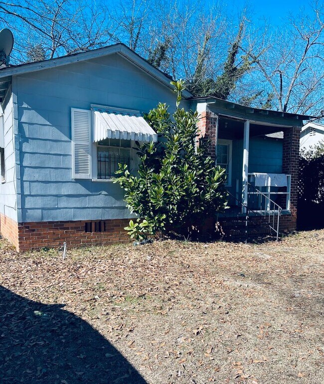 Photo - Charming 3 bedroom 1 bath with plenty of open space!