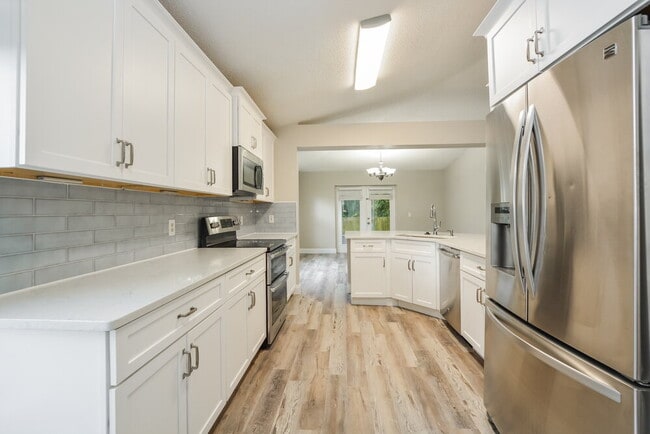 Photo - 3254 Erskine Dr