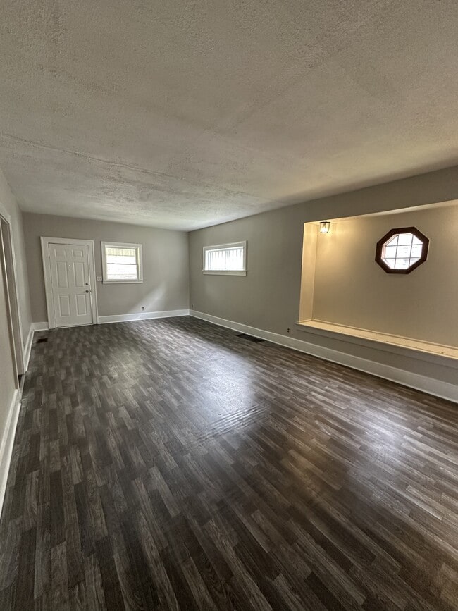 Photo - 330 W 14th St