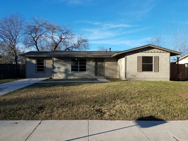 Building Photo - 5227 Vlg Gln Dr