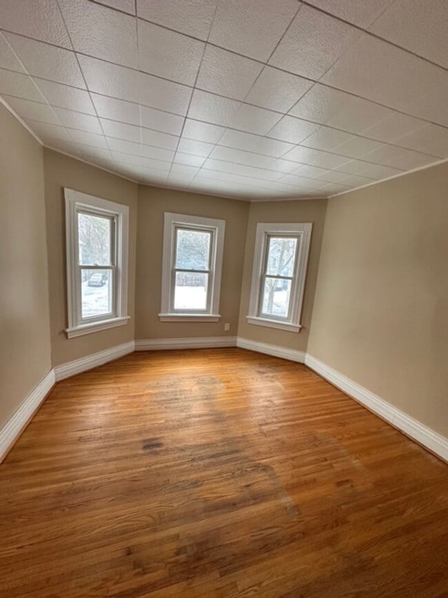 Building Photo - 490 Glenwood Ave Unit 490 Glen up