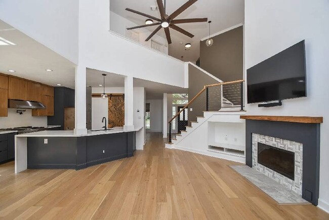 Highly desirable modern home with a pool - Highly desirable modern home with a pool