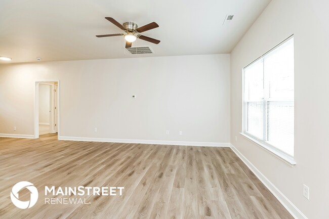 Photo - 106 S Elm St