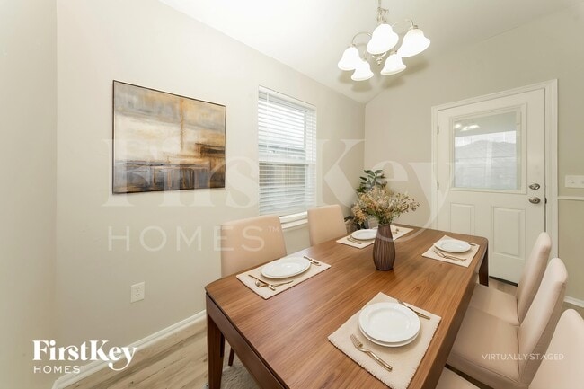 Photo - 1885 Bradford Pl
