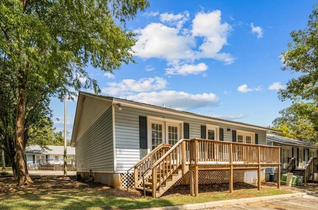 Building Photo - 2214 Magnolia Cir Rental