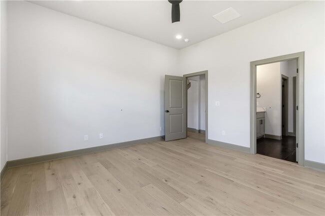 Photo - 1061 Whistler St