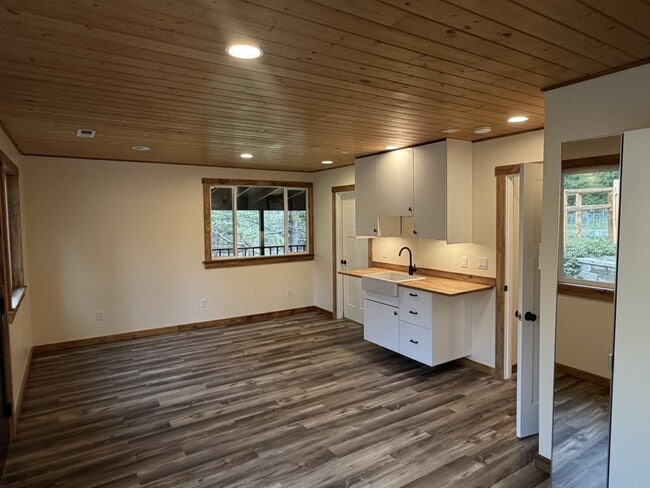 Photo - 7429 W Evans Creek Rd