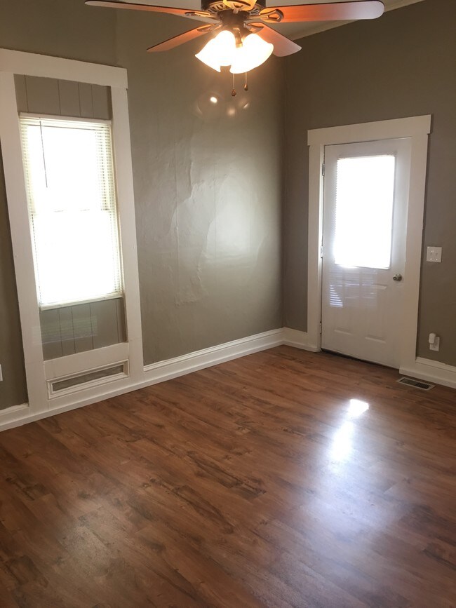 Photo - 1932 Wallace Ave Unit 2