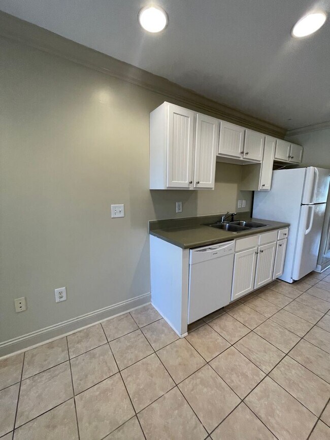 Photo - 02-102 Yarmowich Unit 02-102 - B