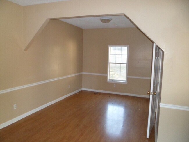 Photo - 2225 Pratt St