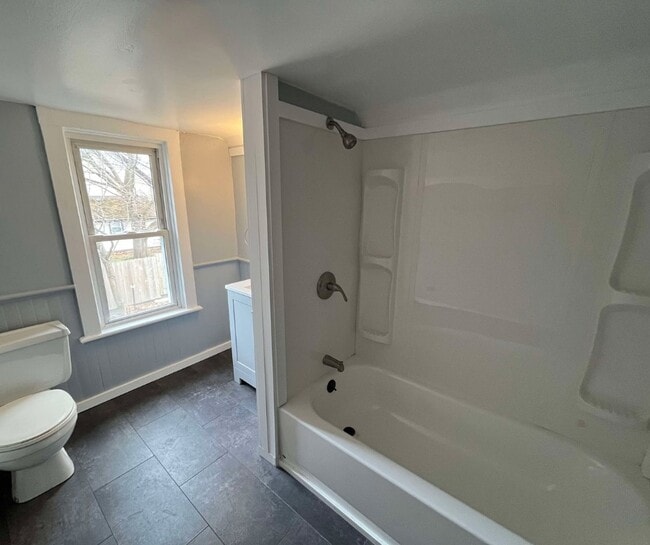 Photo - 706 Main St Unit Upper 2-Bedroom Apartment