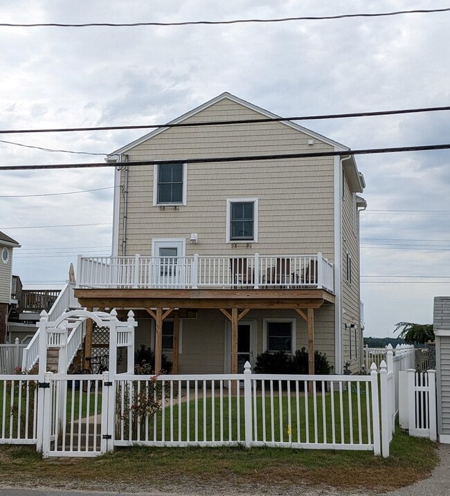 Building Photo - 279 Portsmouth Ave