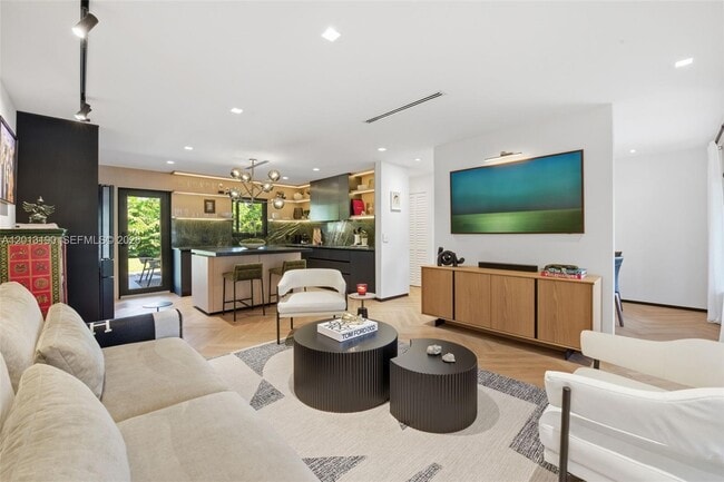 Photo - 331 NW 38th St